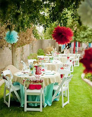 помпоны в декоре свадьбы, место торжества