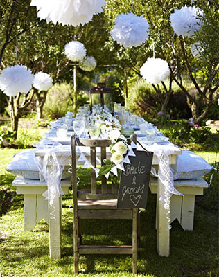 помпоны в декоре свадьбы, место торжества