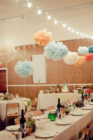 помпоны в декоре свадьбы, место торжества
