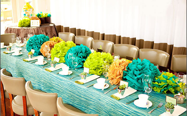 помпоны в декоре свадьбы, место торжества