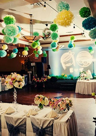 помпоны в декоре свадьбы, место торжества