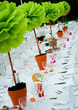 помпоны в декоре свадьбы, место торжества