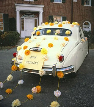 помпоны в декоре свадьбы, кортеж