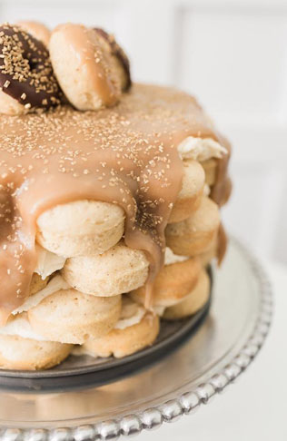 Пончики на свадьбе: 5 сладких идей для декора 