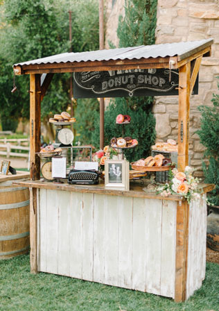 Пончики на свадьбе: 5 сладких идей для декора 