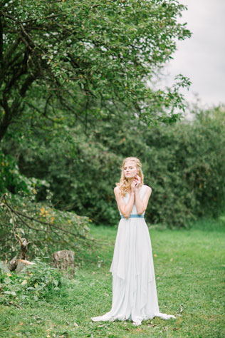 Португальские мотивы, невеста в саду