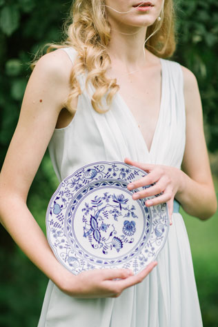 Португальские мотивы, невеста с тарелкой