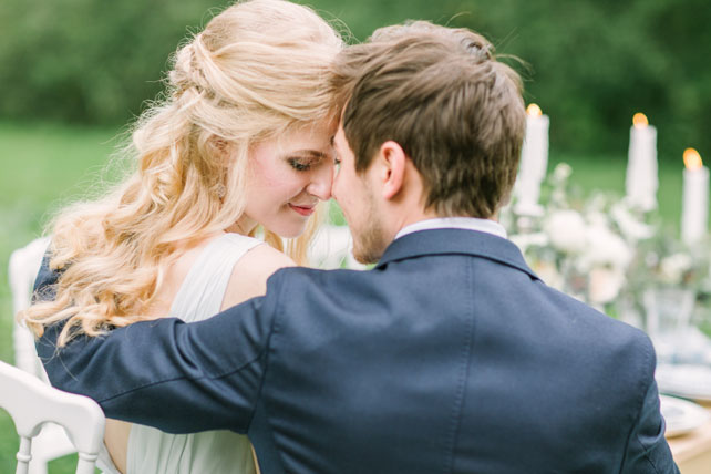 Португальские мотивы, жених и невеста за столом