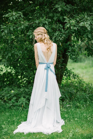 Португальские мотивы, невеста стоит спиной