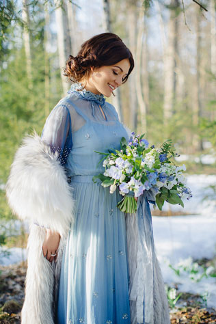 свадебная фотосессия невесты в лесу, образ невесты