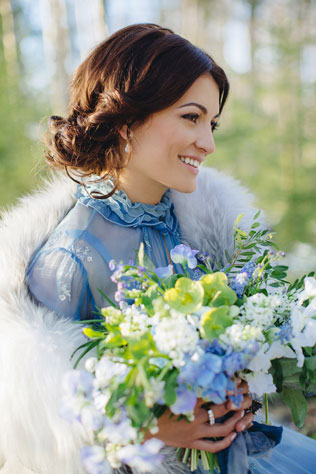 свадебная фотосессия невесты в лесу, образ невесты