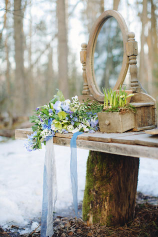 свадебная фотосессия невесты в лесу, декор, зеркало