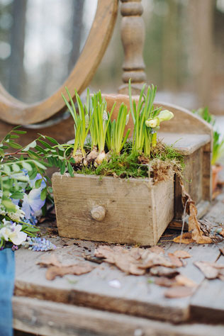 свадебная фотосессия невесты в лесу, декор