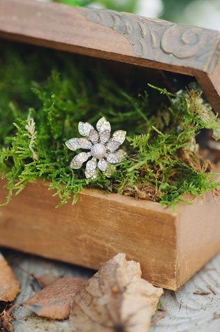 свадебная фотосессия невесты в лесу, декор