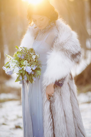 свадебная фотосессия невесты в лесу, образ невесты