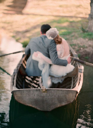 50 фотоидей для свадебной прогулки на лодке 