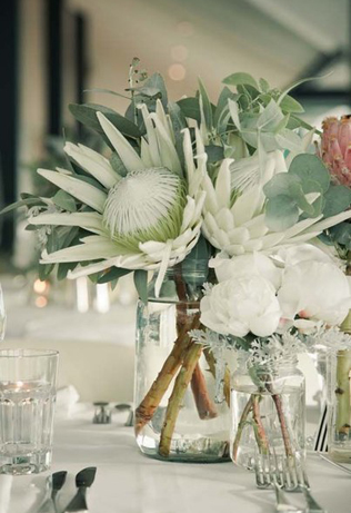 Загадочная протея: свадебные букеты и композиции 