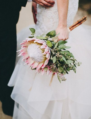 Загадочная протея: свадебные букеты и композиции 