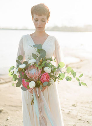 Загадочная протея: свадебные букеты и композиции 