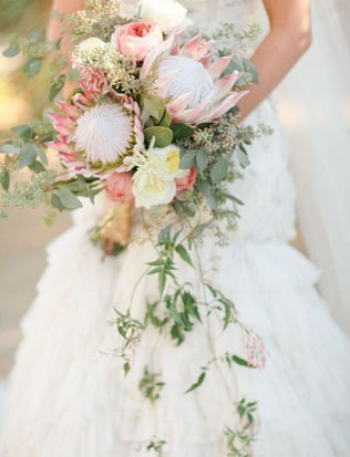 Загадочная протея: свадебные букеты и композиции 