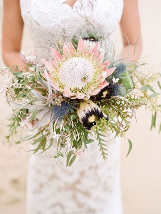Загадочная протея: свадебные букеты и композиции 