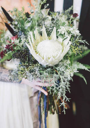 Загадочная протея: свадебные букеты и композиции 