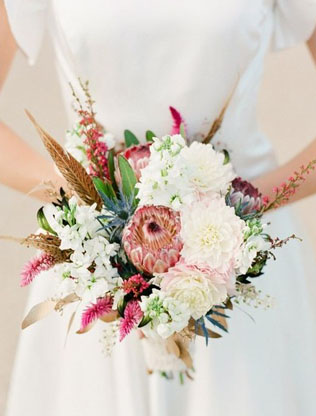 Загадочная протея: свадебные букеты и композиции 