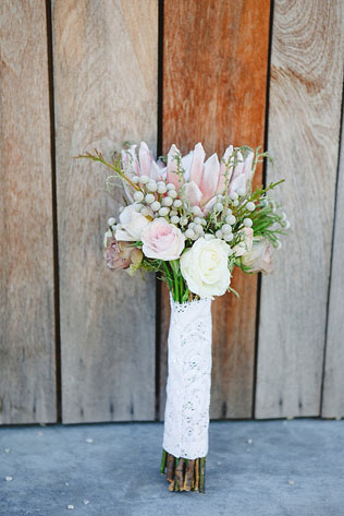 Загадочная протея: свадебные букеты и композиции 