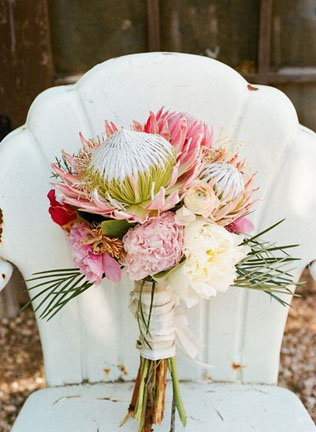 Загадочная протея: свадебные букеты и композиции 