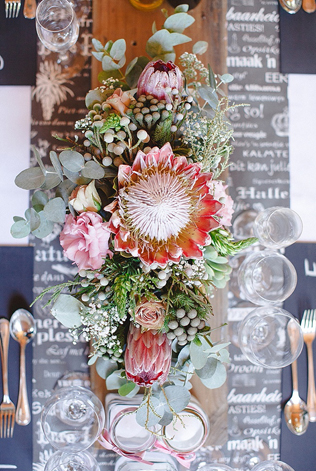 Загадочная протея: свадебные букеты и композиции 