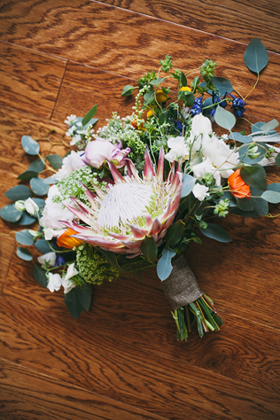 Загадочная протея: свадебные букеты и композиции 