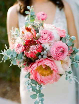 Загадочная протея: свадебные букеты и композиции 