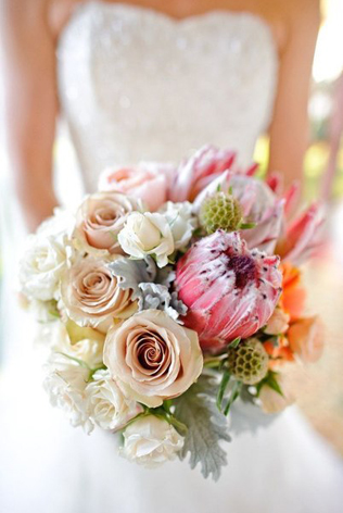 Загадочная протея: свадебные букеты и композиции 