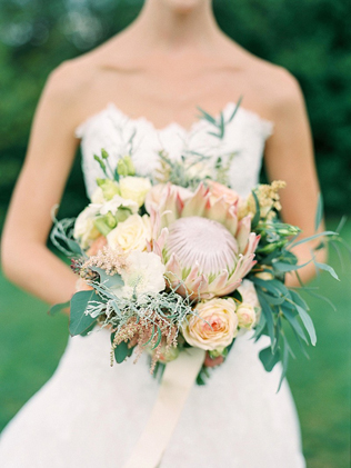 Загадочная протея: свадебные букеты и композиции 