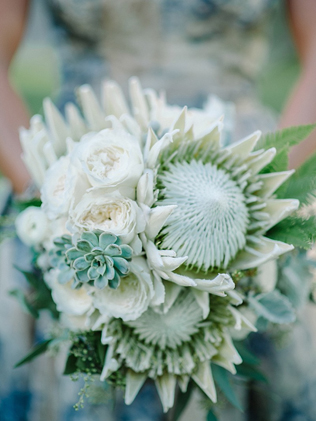 Загадочная протея: свадебные букеты и композиции 