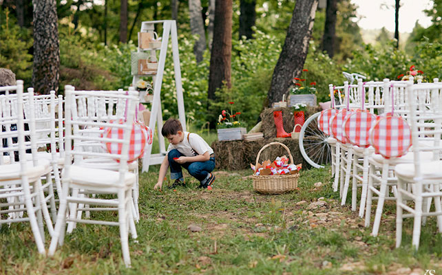 пяльцы в декоре церемонии