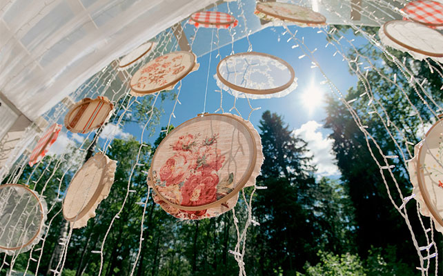 пяльцы в декоре свадьбы