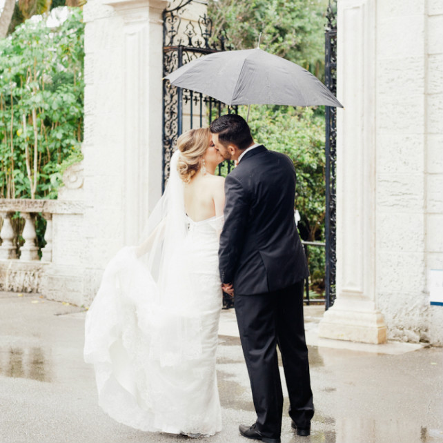 Романтика: свадьба под дождем