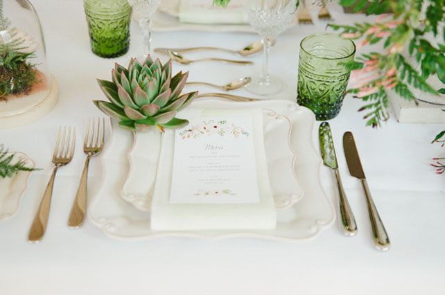 Тренд 2016 года: разноцветное стекло в декоре свадьбы 