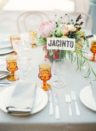 Тренд 2016 года: разноцветное стекло в декоре свадьбы 