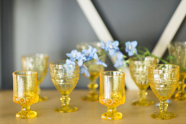 Тренд 2016 года: разноцветное стекло в декоре свадьбы 