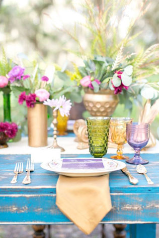 Тренд 2016 года: разноцветное стекло в декоре свадьбы 