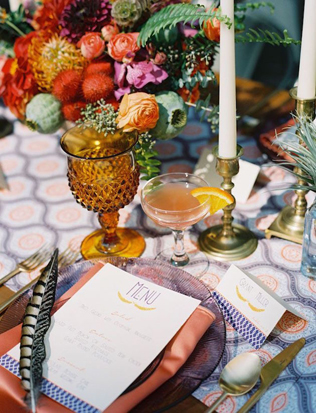 Тренд 2016 года: разноцветное стекло в декоре свадьбы 