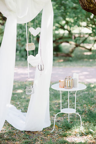 Романтичная фотосессия в ботаническом саду, элементы декора