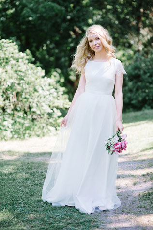 Романтичная фотосессия в ботаническом саду, образ невесты