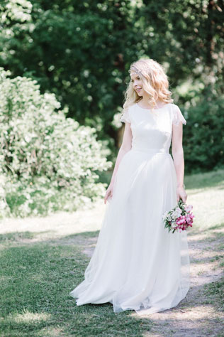 Романтичная фотосессия в ботаническом саду, образ невесты