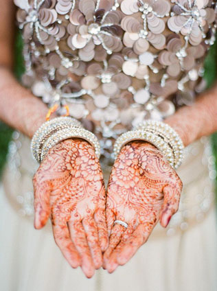 Вдохновение для невест: восточное искусство росписи мехенди 