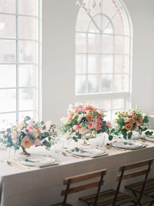 Ближе к гостям: 50 примеров семейной рассадки 