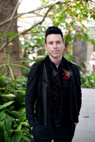 Теплая свадьба: шарф в образе жениха 