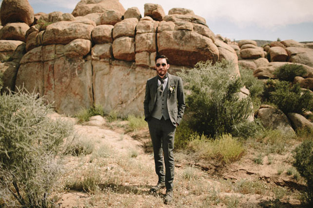 Теплая свадьба: шарф в образе жениха 